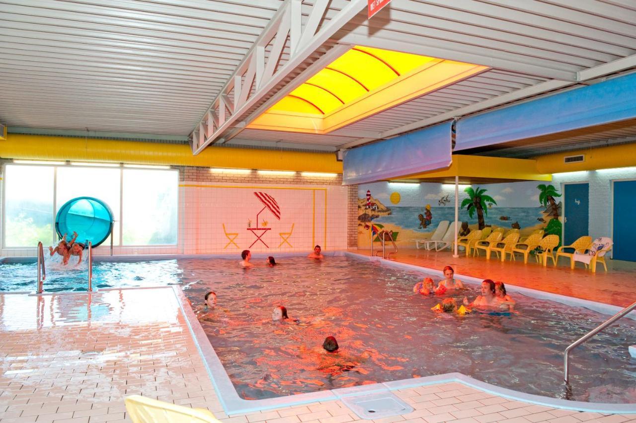 Luxe 5-Persoons Chalet Op Familiecamping Baarland Exterior foto