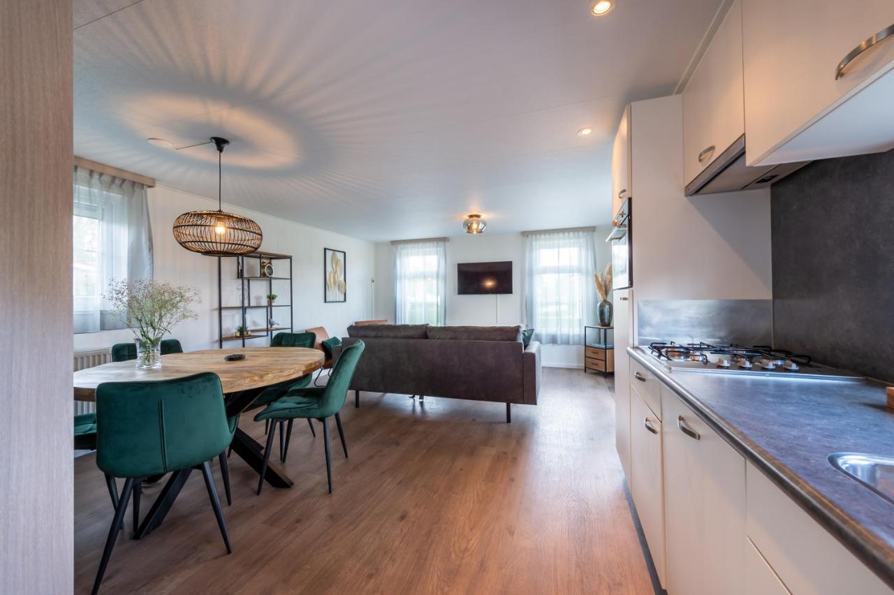 Luxe 5-Persoons Chalet Op Familiecamping Baarland Exterior foto