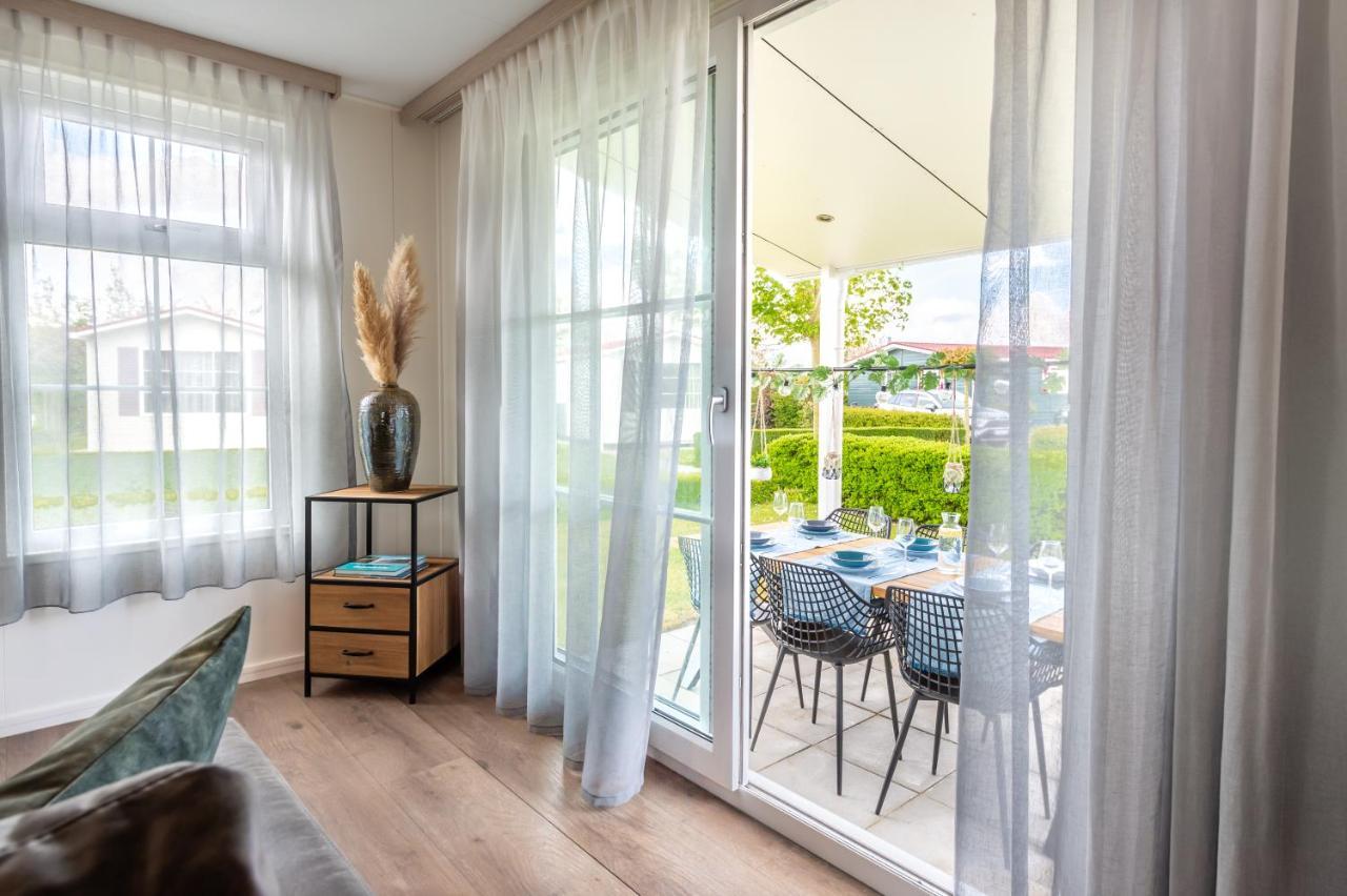 Luxe 5-Persoons Chalet Op Familiecamping Baarland Exterior foto